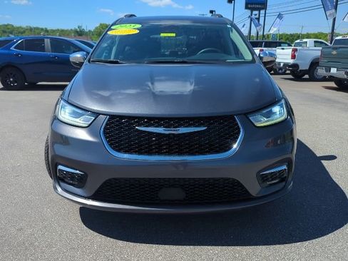 Used 2023 Chrysler Pacifica Limited FWD image 4