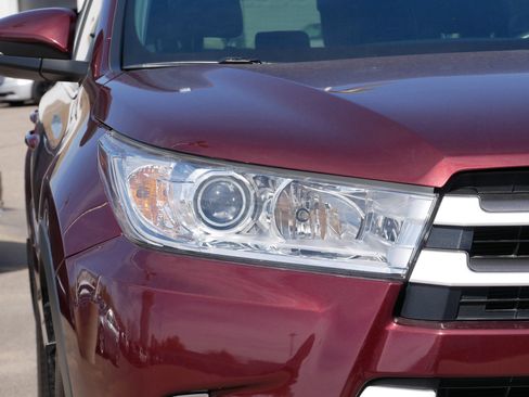 Used 2019 Toyota Highlander XLE w/ Protection Package #3 AWD/4WD image 17