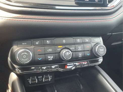 Used 2025 Dodge Durango R/T w/ Blacktop Package AWD/4WD image 19
