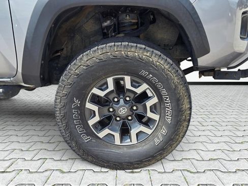 Used 2019 Toyota Tacoma TRD Off-Road AWD/4WD image 3