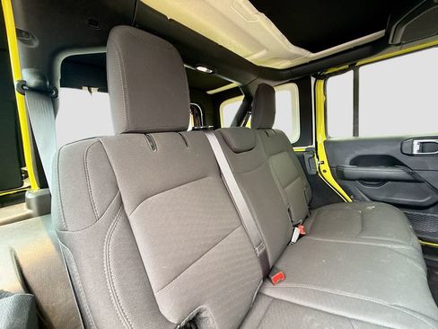Used 2022 Jeep Wrangler Unlimited Sahara w/ Cold Weather Group AWD/4WD image 31