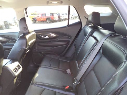 Used 2023 GMC Terrain SLT image 13