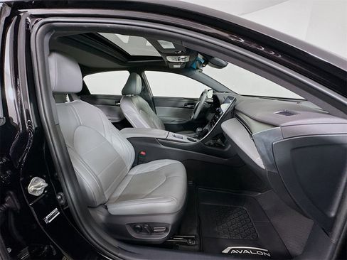 Certified 2020 Toyota Avalon Limited w/ Advanced Safety Package image 30