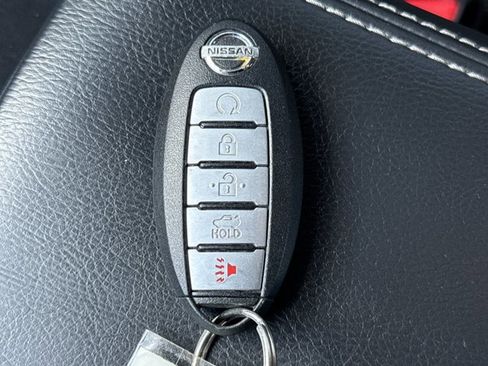 Used 2017 Nissan Maxima Platinum image 25