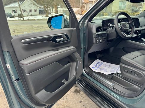 New 2026 Chevrolet Suburban RST image 16