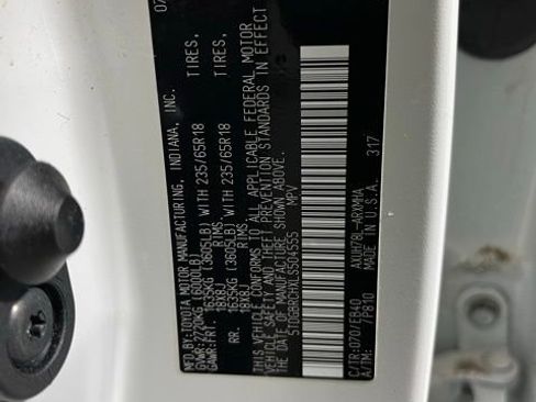 Used 2020 Toyota Highlander XLE image 25