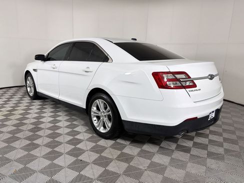 Used 2018 Ford Taurus SE FWD image 3