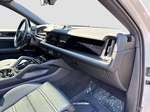 Certified 2026 Porsche Cayenne Coupe AWD/4WD image 31