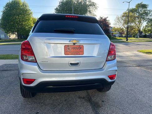 Used 2020 Chevrolet Trax LS w/ Tint and Cruise Package FWD image 5