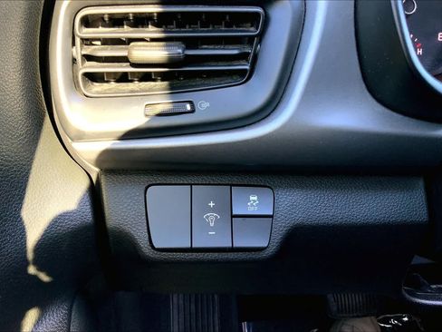Used 2022 Kia Rio S FWD image 33