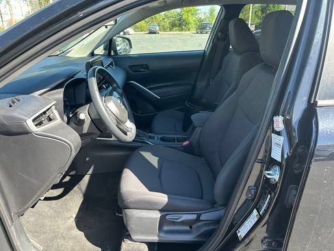 Used 2025 Toyota Corolla Cross LE FWD image 17
