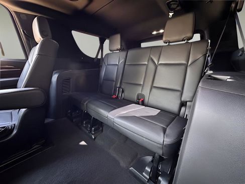 Used 2023 Cadillac Escalade ESV Luxury image 30