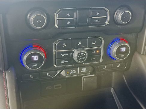 Used 2023 Chevrolet Suburban RST w/ Luxury Package image 17