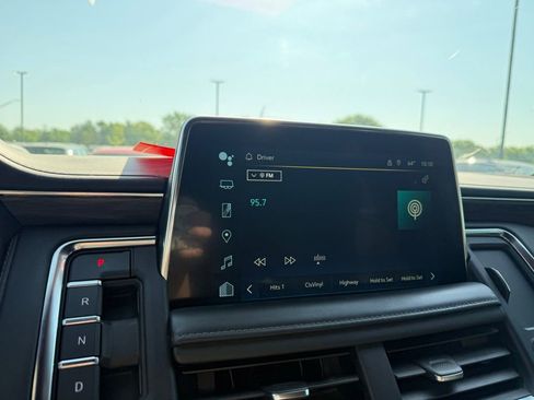 Used 2022 Chevrolet Tahoe LT w/ Luxury Package image 16