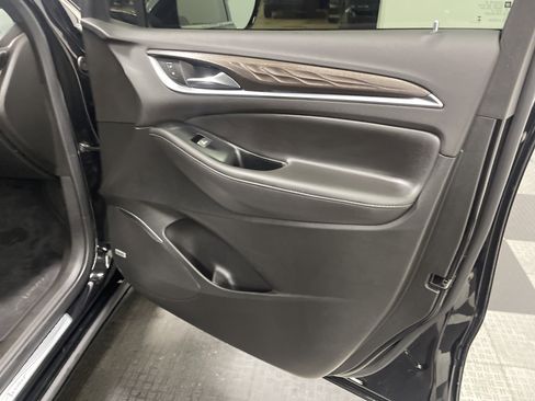 Used 2024 Buick Enclave Avenir image 25