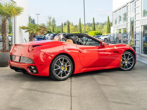 Used 2010 Ferrari California RWD image 7