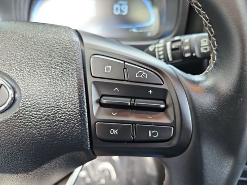 Used 2025 Hyundai Venue SEL image 12