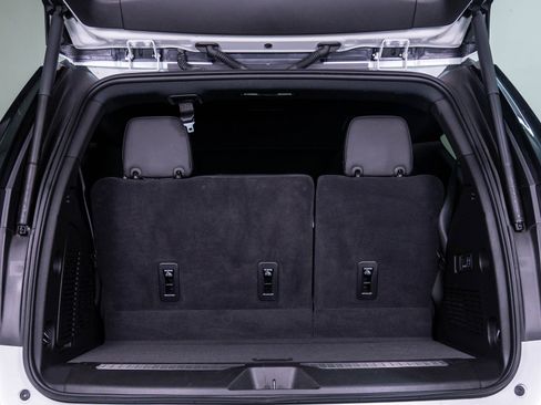 Used 2025 Chevrolet Tahoe High Country AWD/4WD image 8