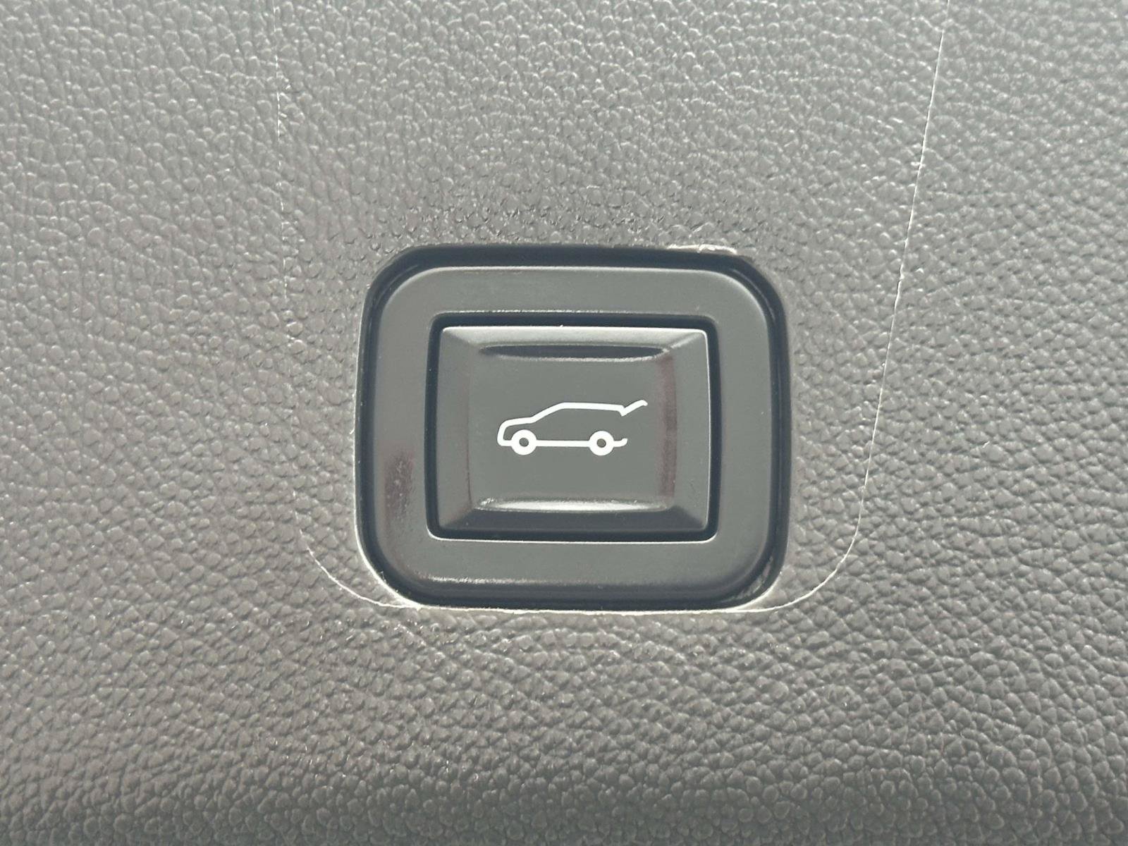 Used 2020 Chevrolet Traverse LT w/ Driver Confidence II Package AWD/4WD image 26