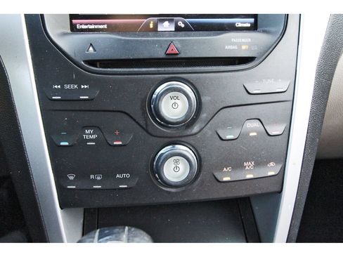 Used 2013 Ford Explorer XLT FWD image 28