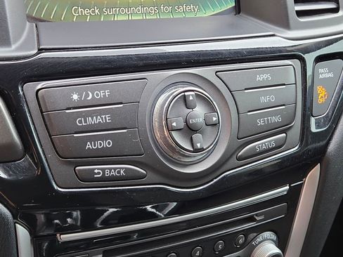 Used 2020 Nissan Pathfinder S AWD/4WD image 27