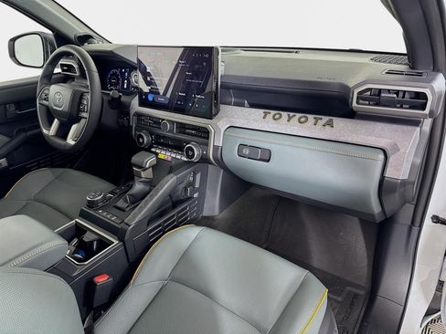 Used 2025 Toyota 4Runner Trailhunter image 31