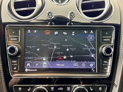 Used 2018 Bentley Bentayga AWD/4WD image 19