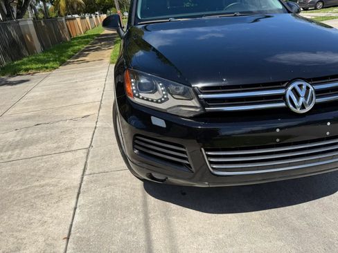 Used 2013 Volkswagen Touareg TDI AWD/4WD image 5