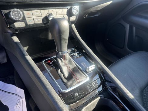 Used 2025 Jeep Compass Trailhawk image 32