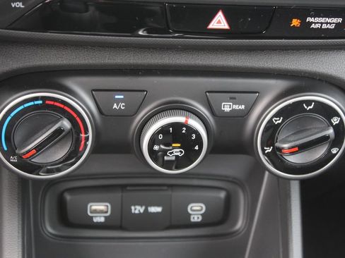 New 2026 Hyundai Venue SE FWD image 21