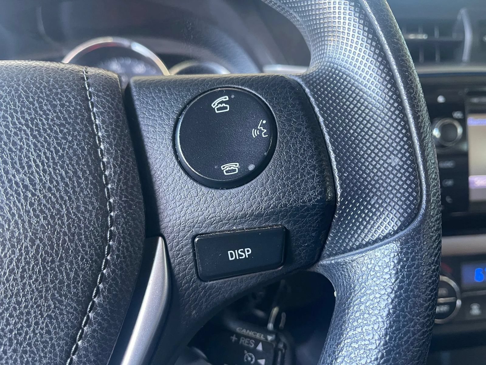 Used 2014 Toyota Corolla LE FWD image 32