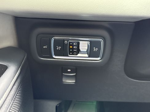Used 2024 Lincoln Nautilus Premier AWD/4WD image 28