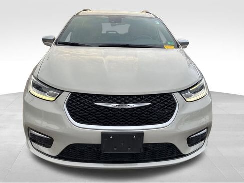 Used 2021 Chrysler Pacifica Pinnacle image 9