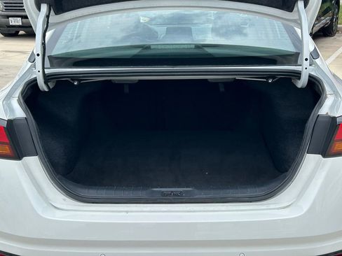 Used 2025 Nissan Altima 2.5 SV FWD image 13