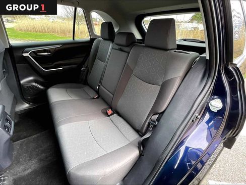 Used 2024 Toyota RAV4 XLE AWD/4WD image 21