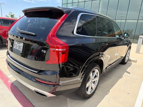 Used 2021 Volvo XC90 T5 Momentum w/ Climate Package FWD image 4