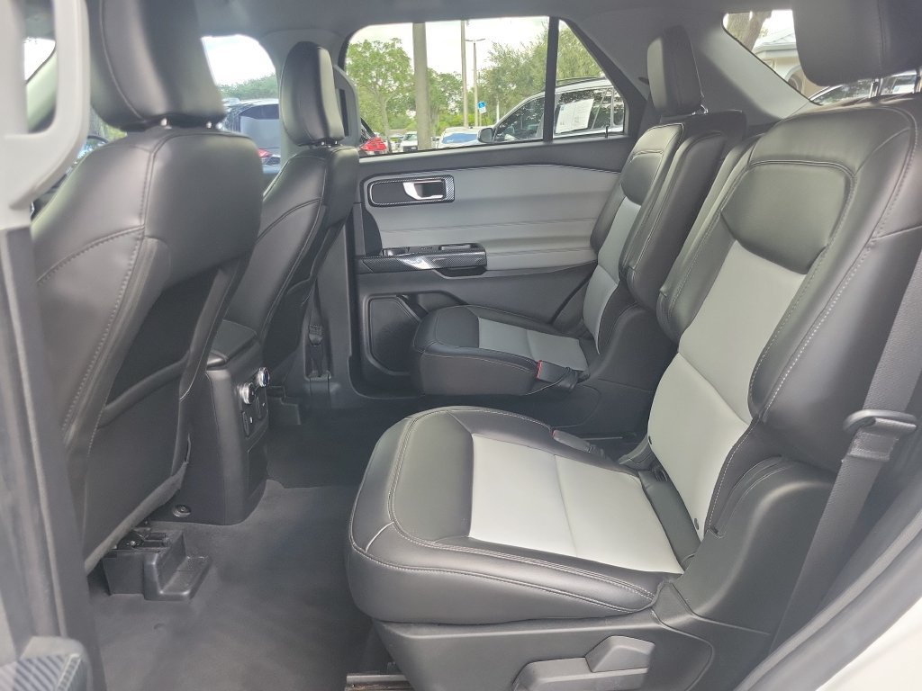 Used 2022 Ford Explorer XLT w/ Equipment Group 202A AWD/4WD image 9
