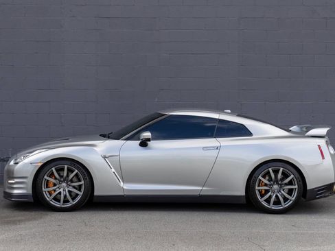 Used 2016 Nissan GT-R Premium image 4