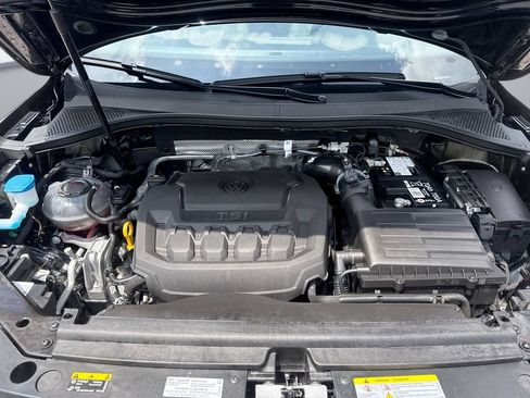 Used 2024 Volkswagen Tiguan SE R-Line AWD/4WD image 18