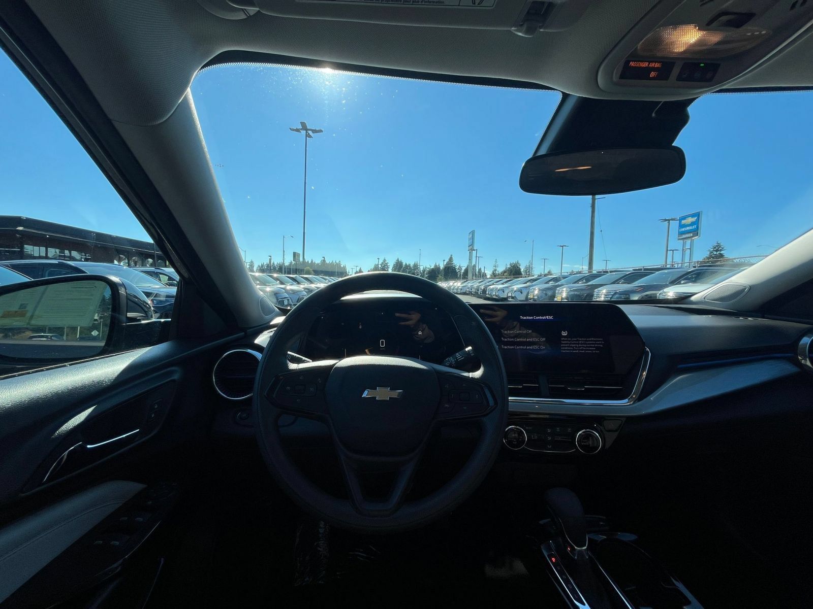 Used 2025 Chevrolet Trax LT FWD image 33