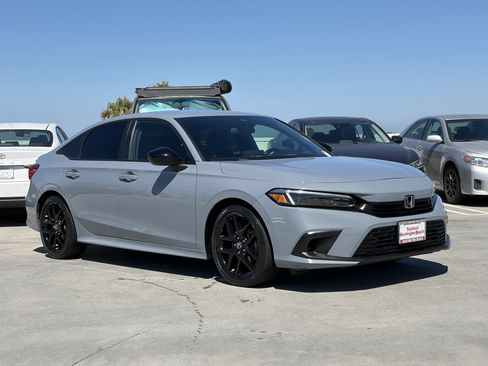 Used 2023 Honda Civic Sport image 2