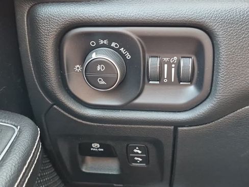 Used 2022 RAM 1500 Laramie AWD/4WD image 18