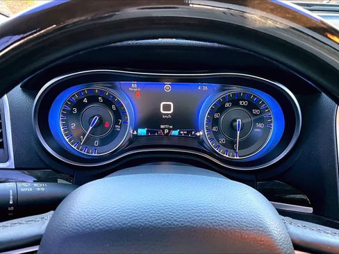 Used 2017 Chrysler 300 C image 24