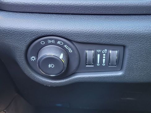 New 2026 Chrysler Pacifica Select FWD image 11