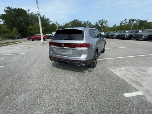 Used 2024 Volkswagen Atlas SE FWD image 7