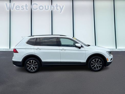 Used 2021 Volkswagen Tiguan SE w/ Panoramic Sunroof Package AWD/4WD image 2