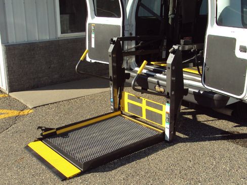 Used 2007 Ford E-150 and Econoline 150 image 2