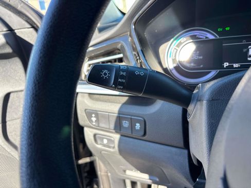 Used 2022 Kia Niro LX image 25