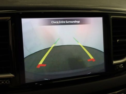Used 2023 Chrysler Pacifica Touring-L FWD image 36
