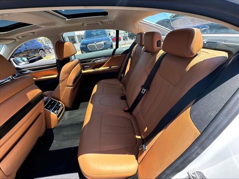 Used 2022 BMW 740i RWD image 25